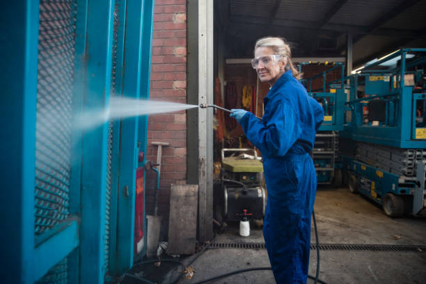 Best Animal Enclosure Cleaning  in Crystal, MN